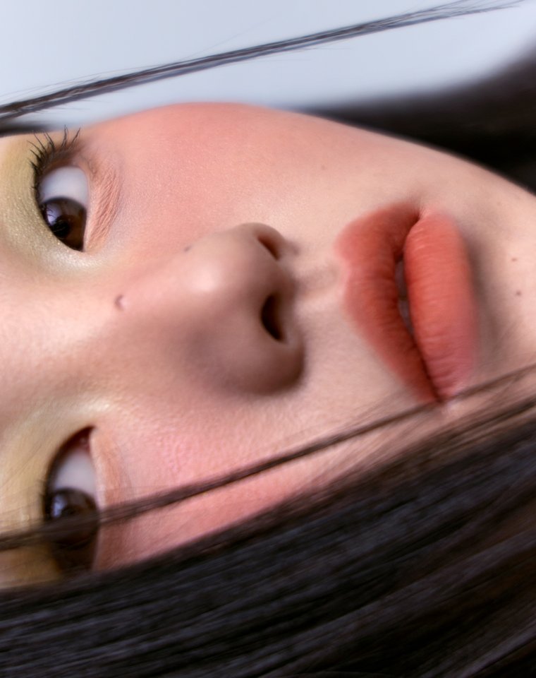 Bouncy Blur Balm beige crush model