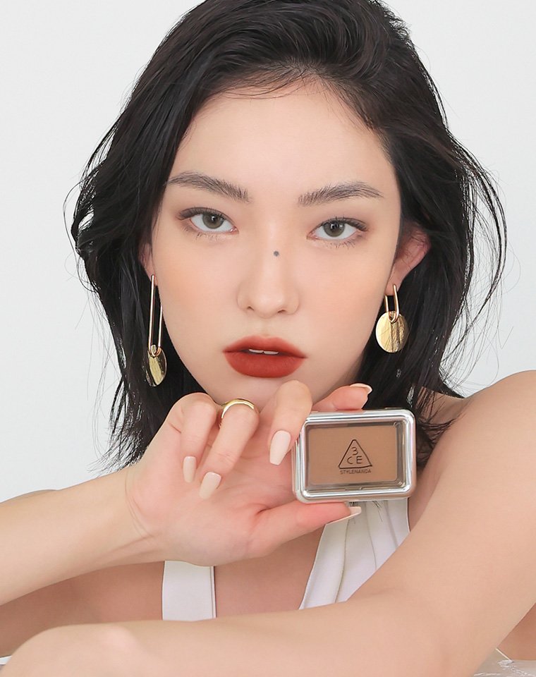 3CE New take Face Blusher Haze Beige Model 01
