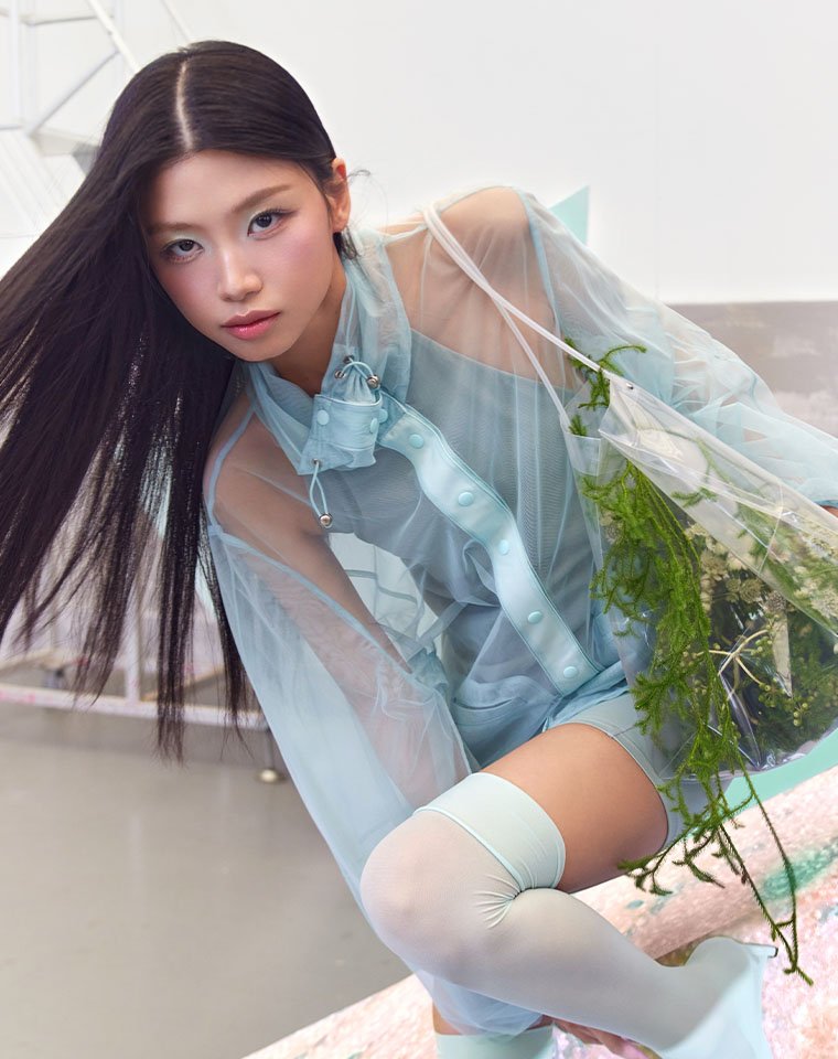 color grid eyeshadow mint zest model