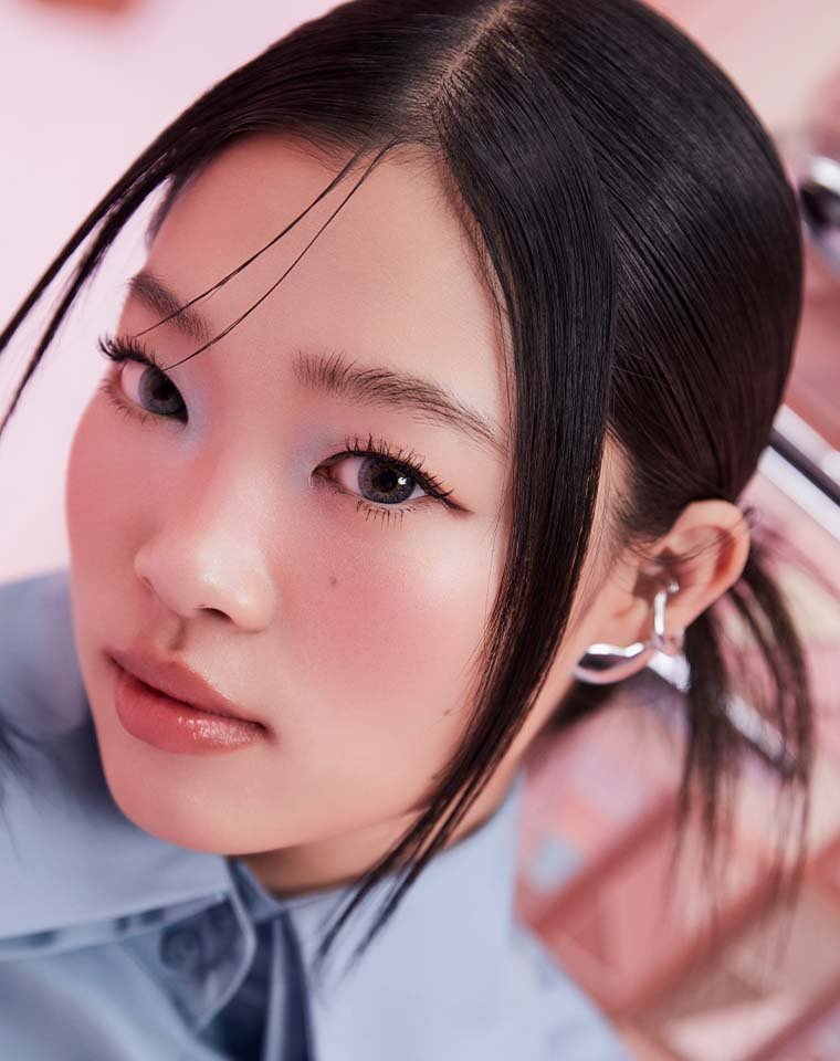 layer it all eyeshadow palette pink soda model