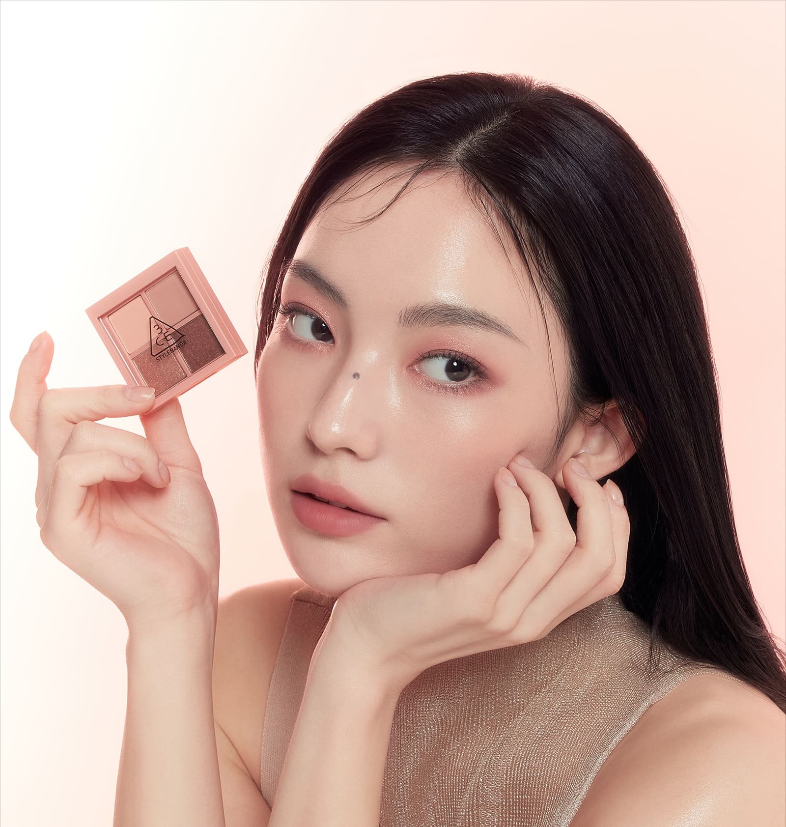 Key model visual of 3CE Mini Multi Eye Color Palette