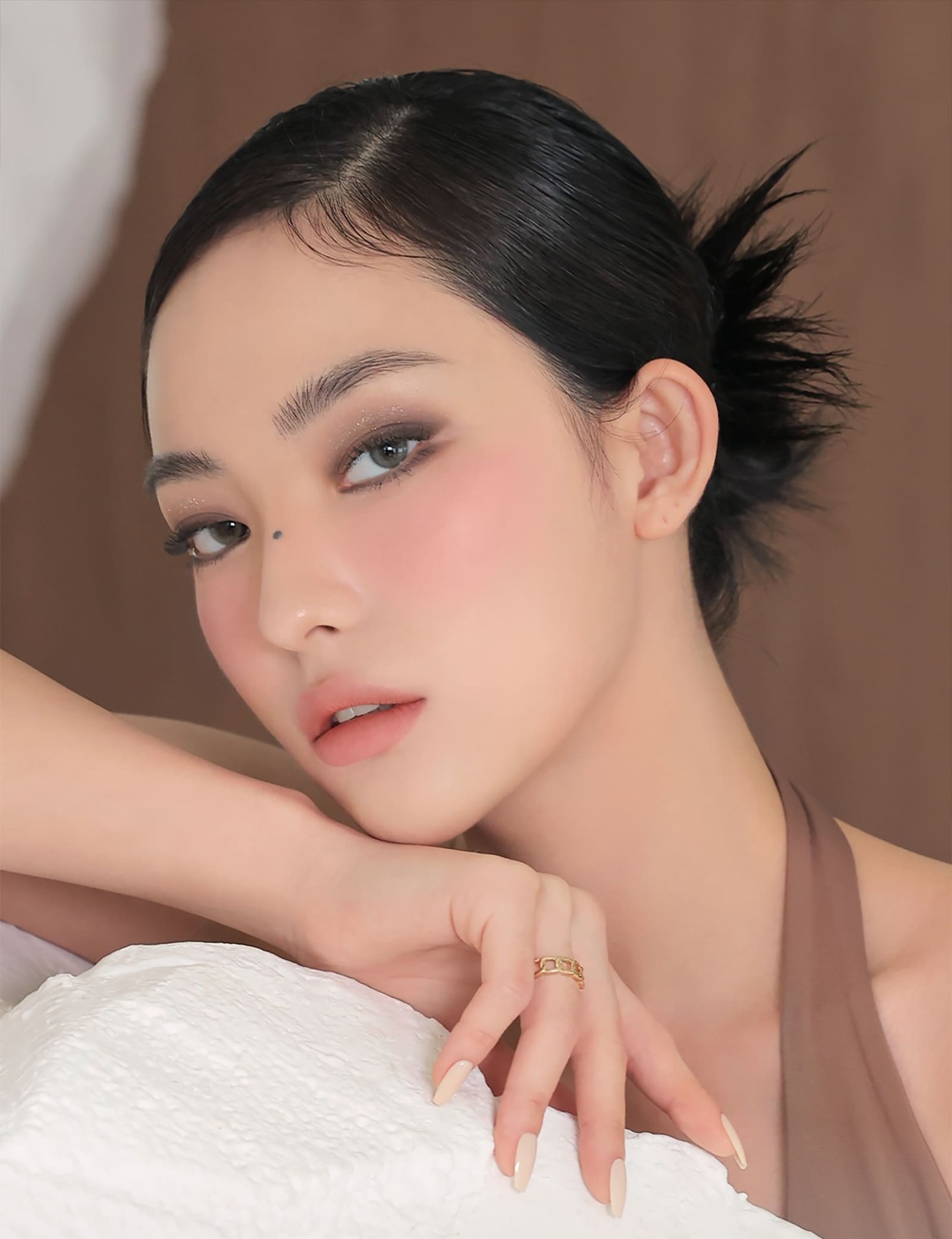 Key model visual of 3CE New take eye shadow palette