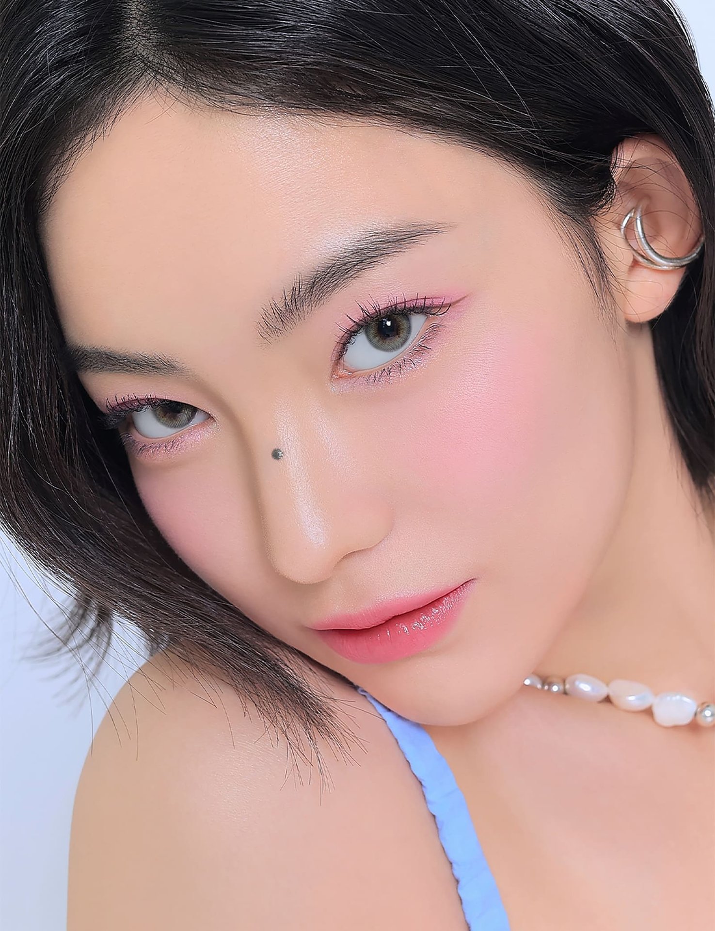 model visual of 3CE New take eye shadow palette