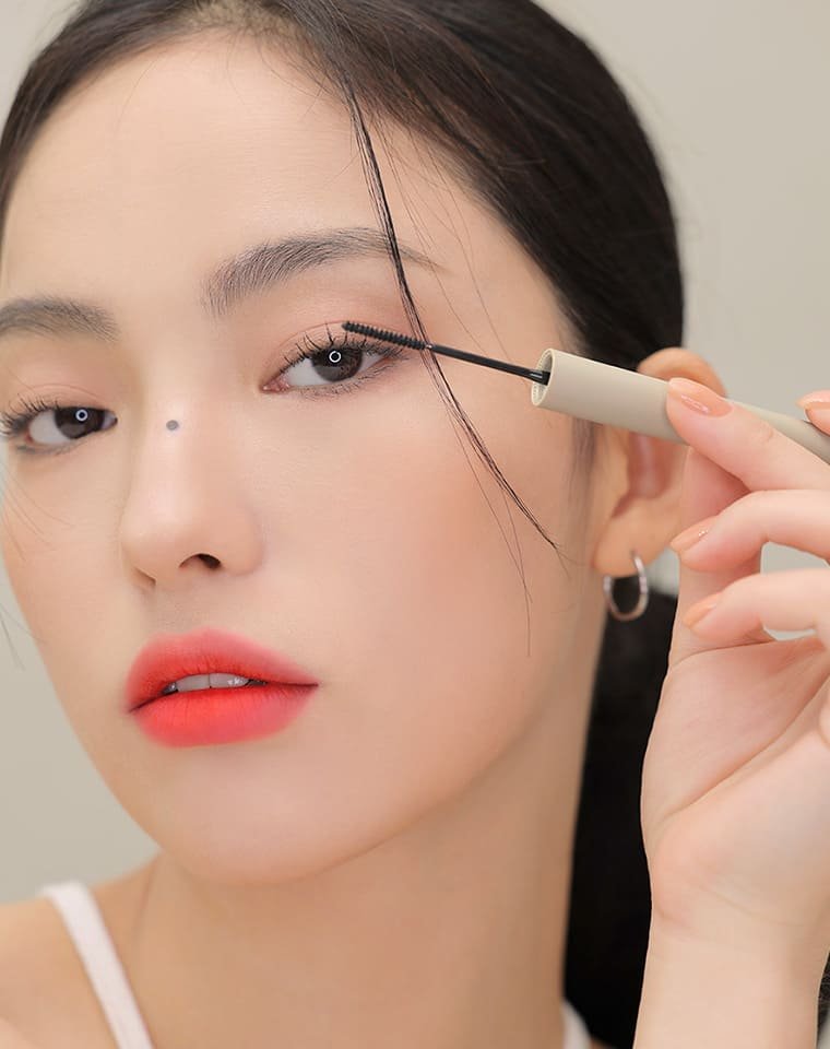 Super Slim Waterproof Mascara Black Model