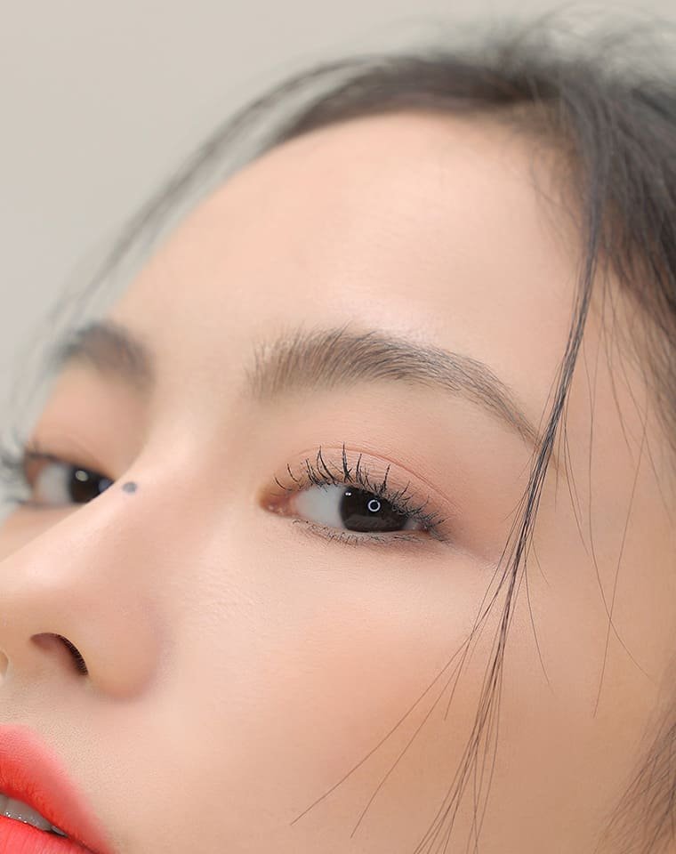 Super Slim Waterproof Mascara Black Model