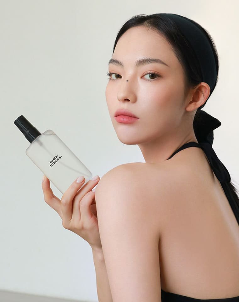 Makeup Fixer Mist Model