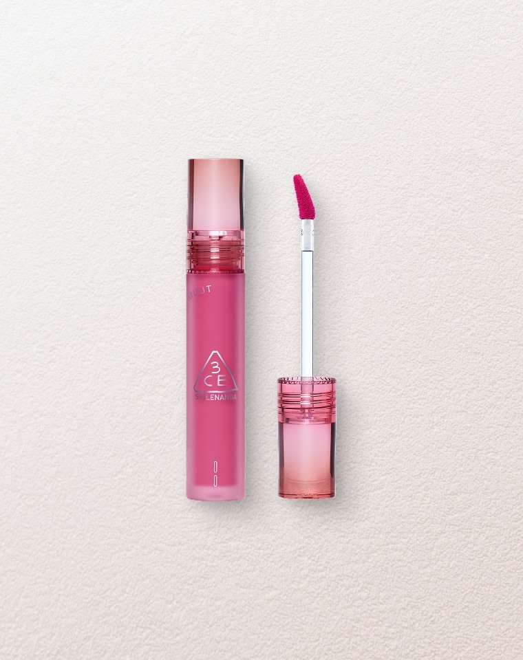 blur water tint berry it packshot