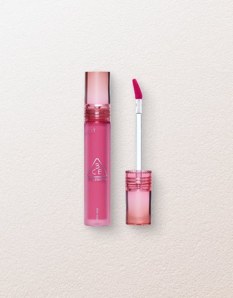 blur water tint berry it packshot