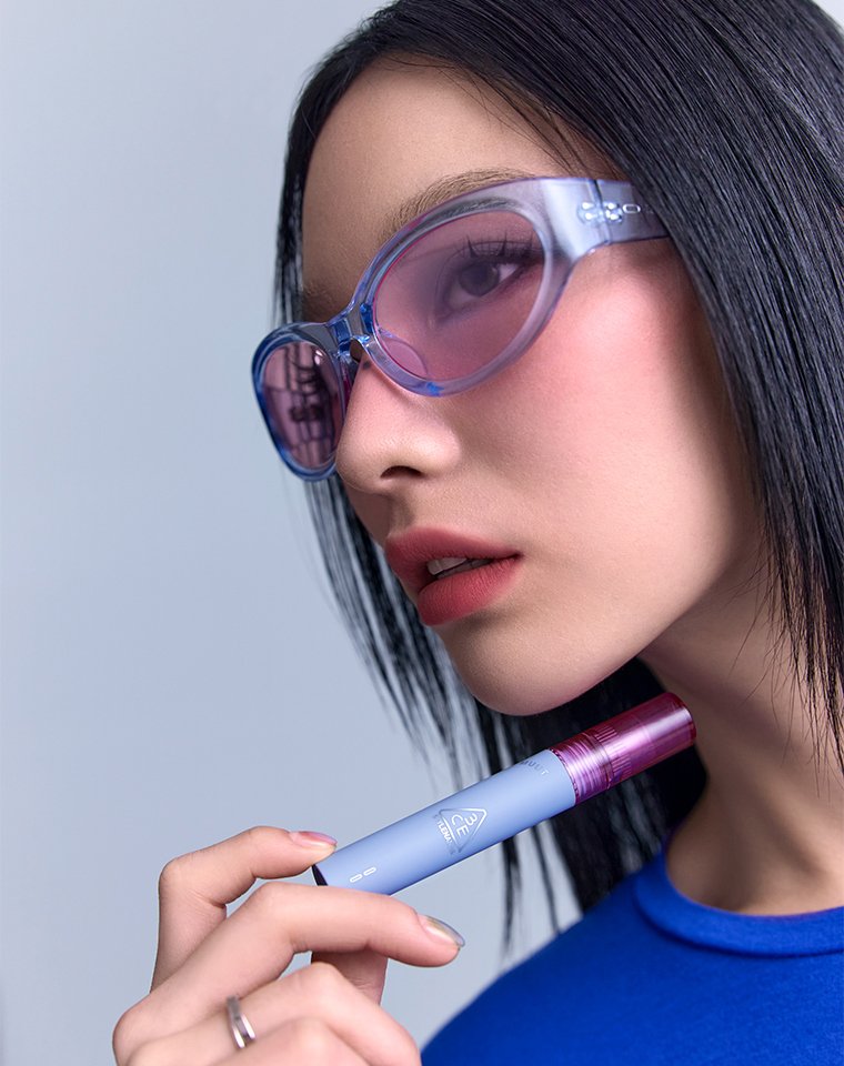 velvet lip tint viloet hour model