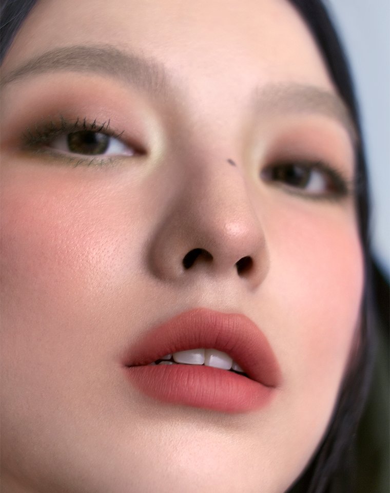 Cashmere Hug Lipstick try harder model