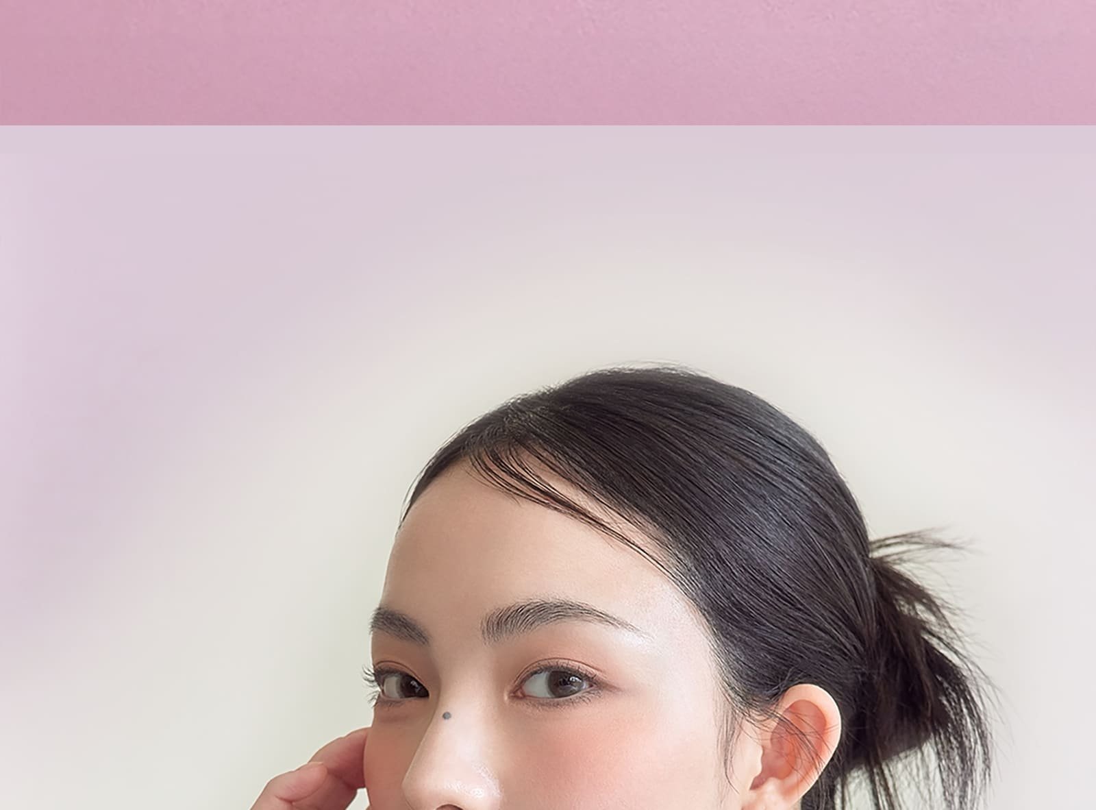 model visual of 3CE Square Mini Hand Mirror 01