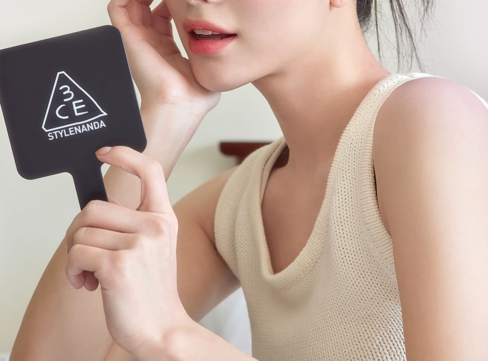 model visual of 3CE Square Mini Hand Mirror 02