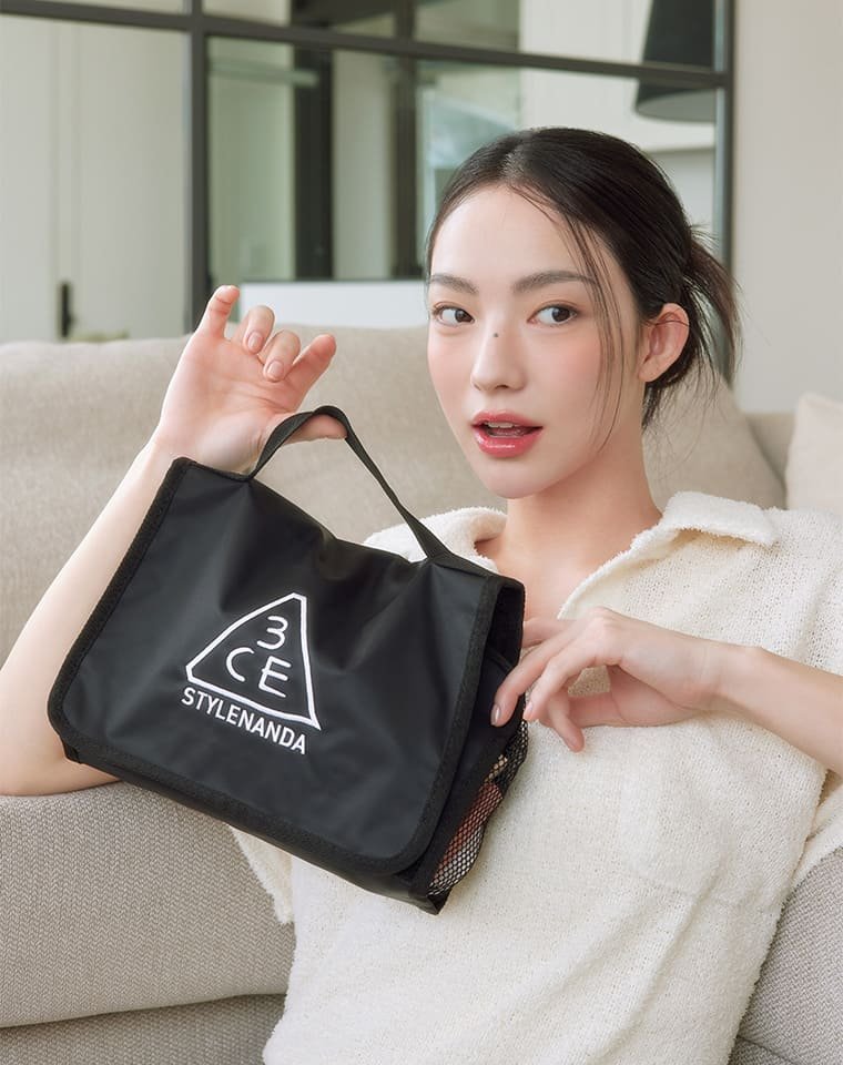 Wash Bag Black Model