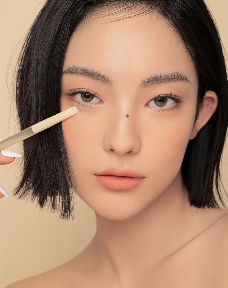 Key model visual of 3CE POINT SMUDGE BRUSH 01