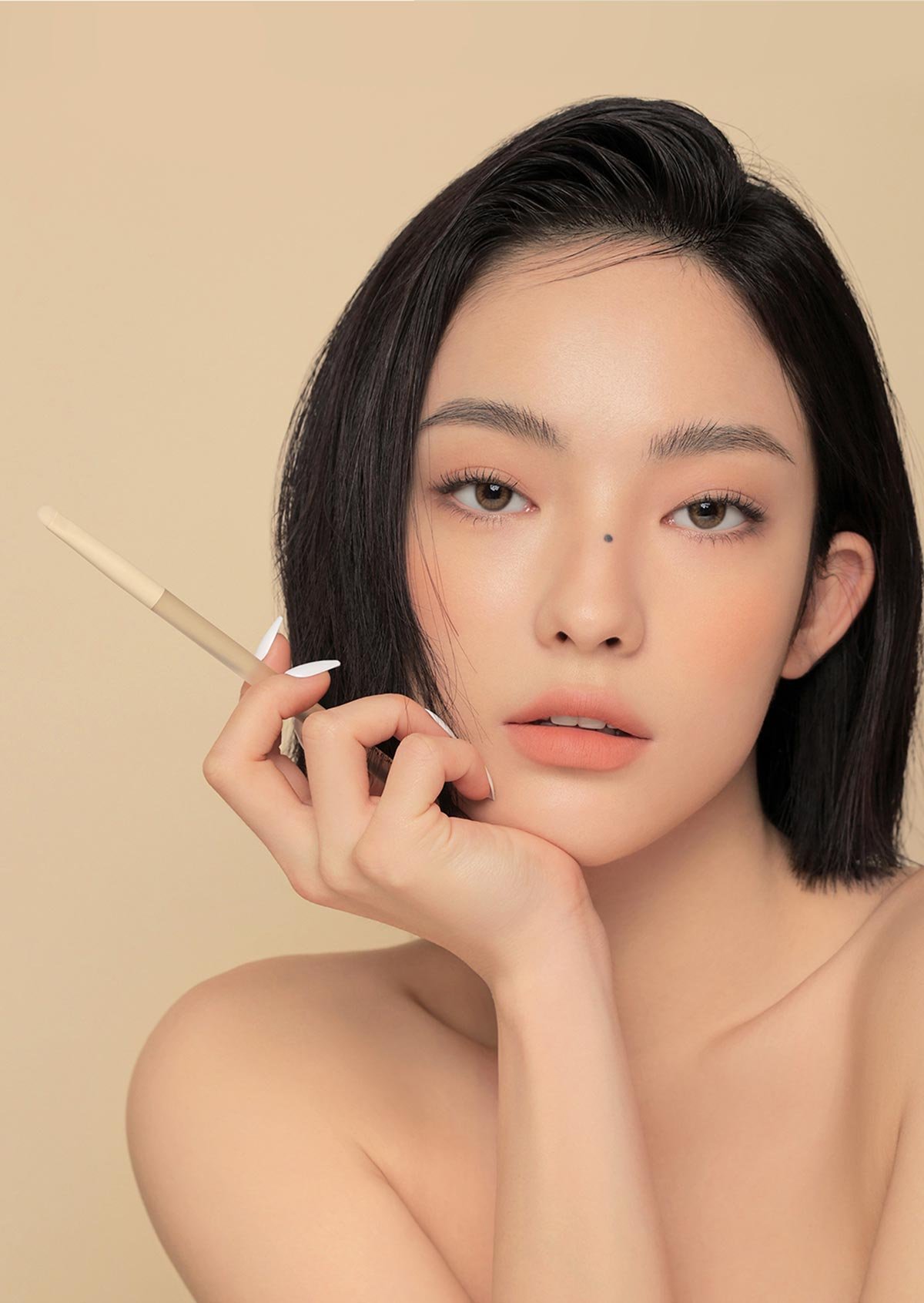 Key model visual of 3CE point smudge brush