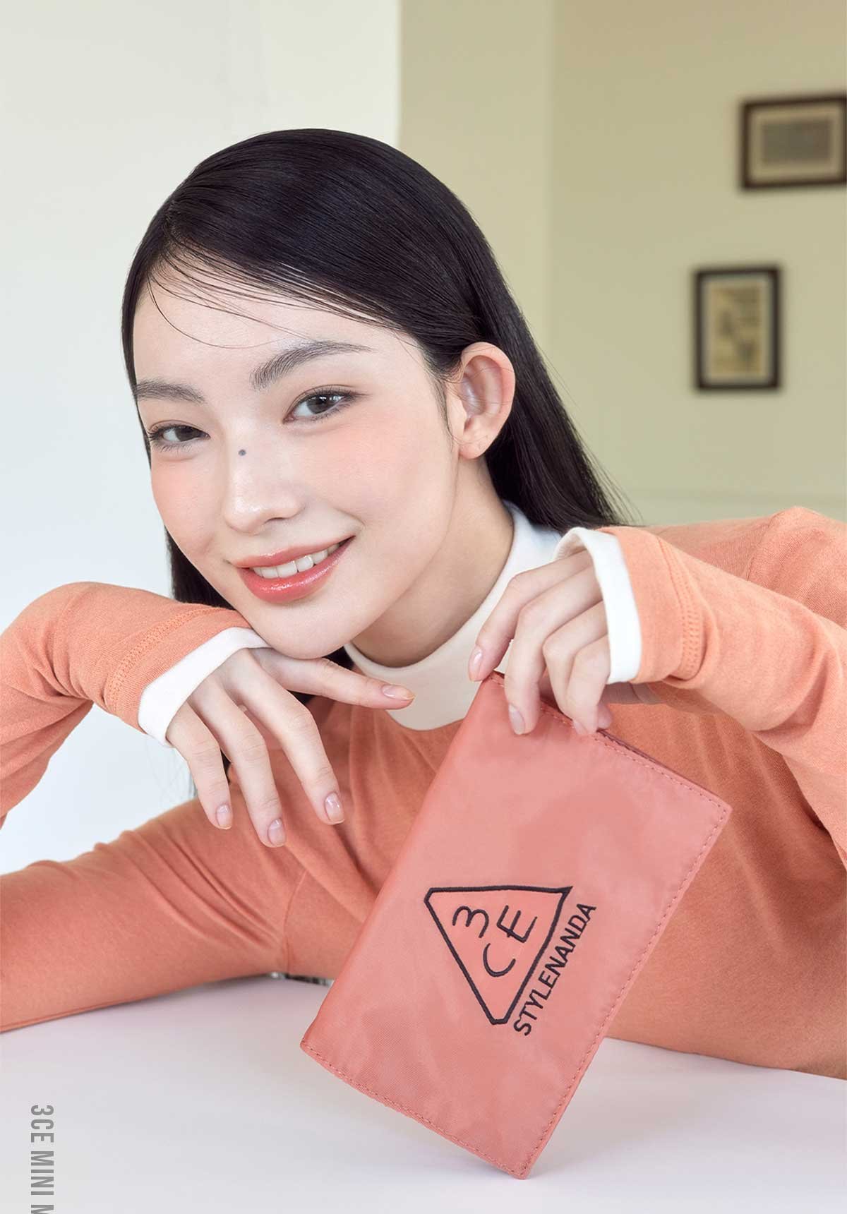 Image to show the full package of 3CE mini makeup brush kit 