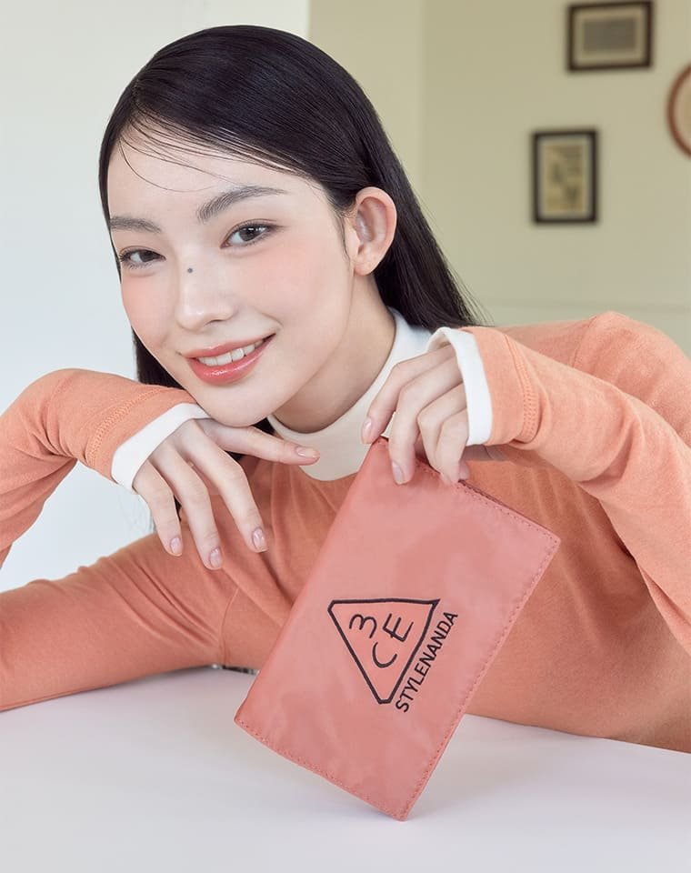 Mini Makeup Brush kit Model